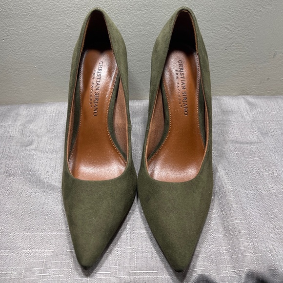 Size 7 Olive Suede pumps - Picture 3 of 6